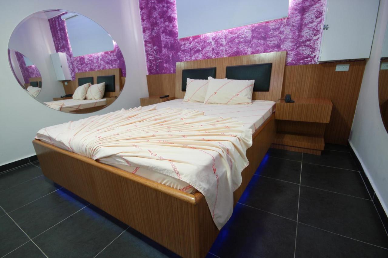 Love hotel Aeropoto *